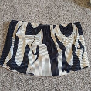 Tube top, super comfortable ribbed material, black and white pattern, size 8-10